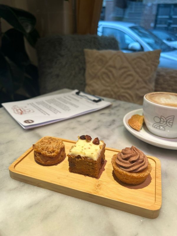 WhatsApp Image 2025-10-24 at 17.24.10 Petit fours 12st.